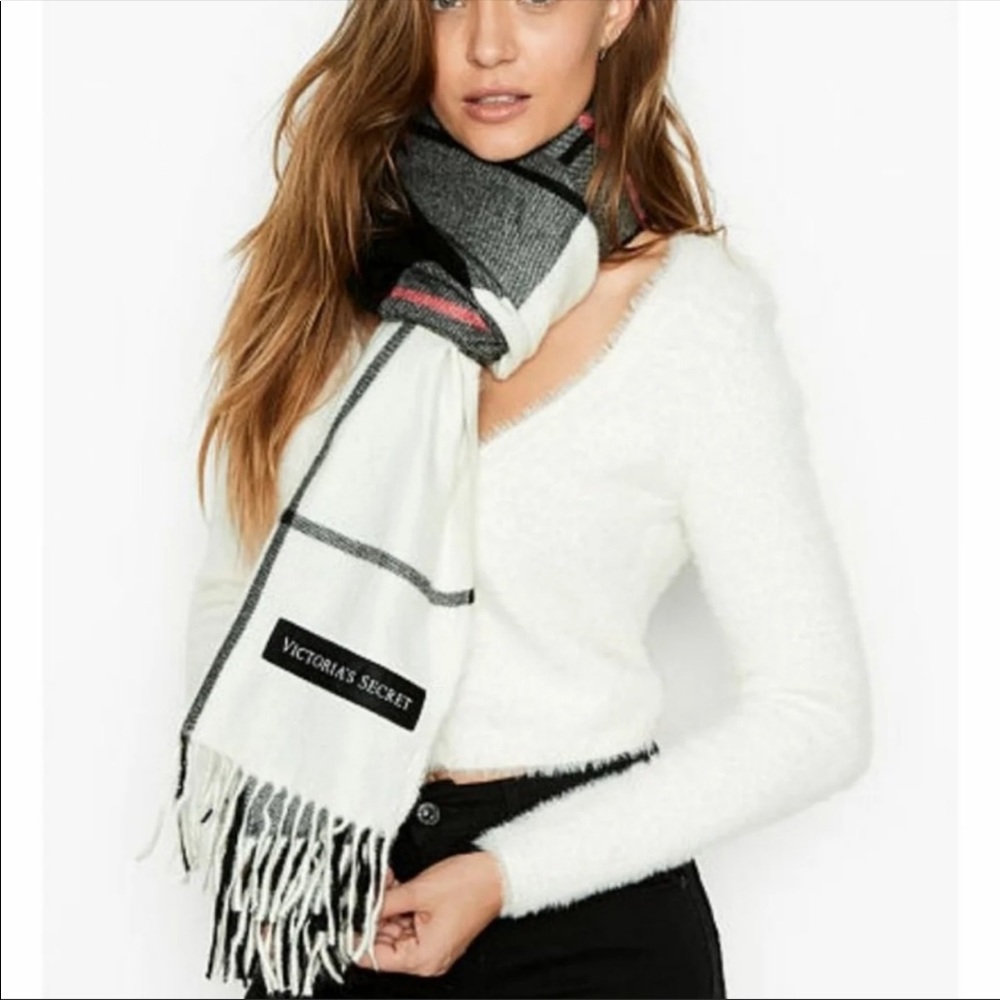 Victoria's Secret Black & White Plush Scarf